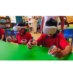 Estudiantes aprenden sobre ciclo del agua con equipos de Realidad Virtual